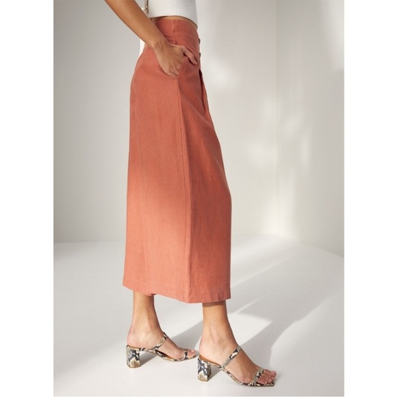 Aritzia Wander Wide Leg Linen Blend Cropped Pants - Picture 3 of 10